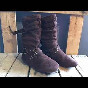 Brown slouchy boots